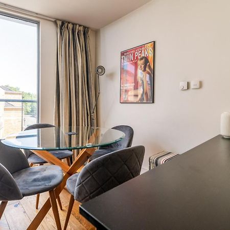 Bright & Spacious Battersea Flat Лондон Екстериор снимка