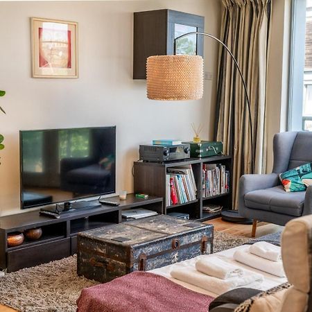 Bright & Spacious Battersea Flat Лондон Екстериор снимка