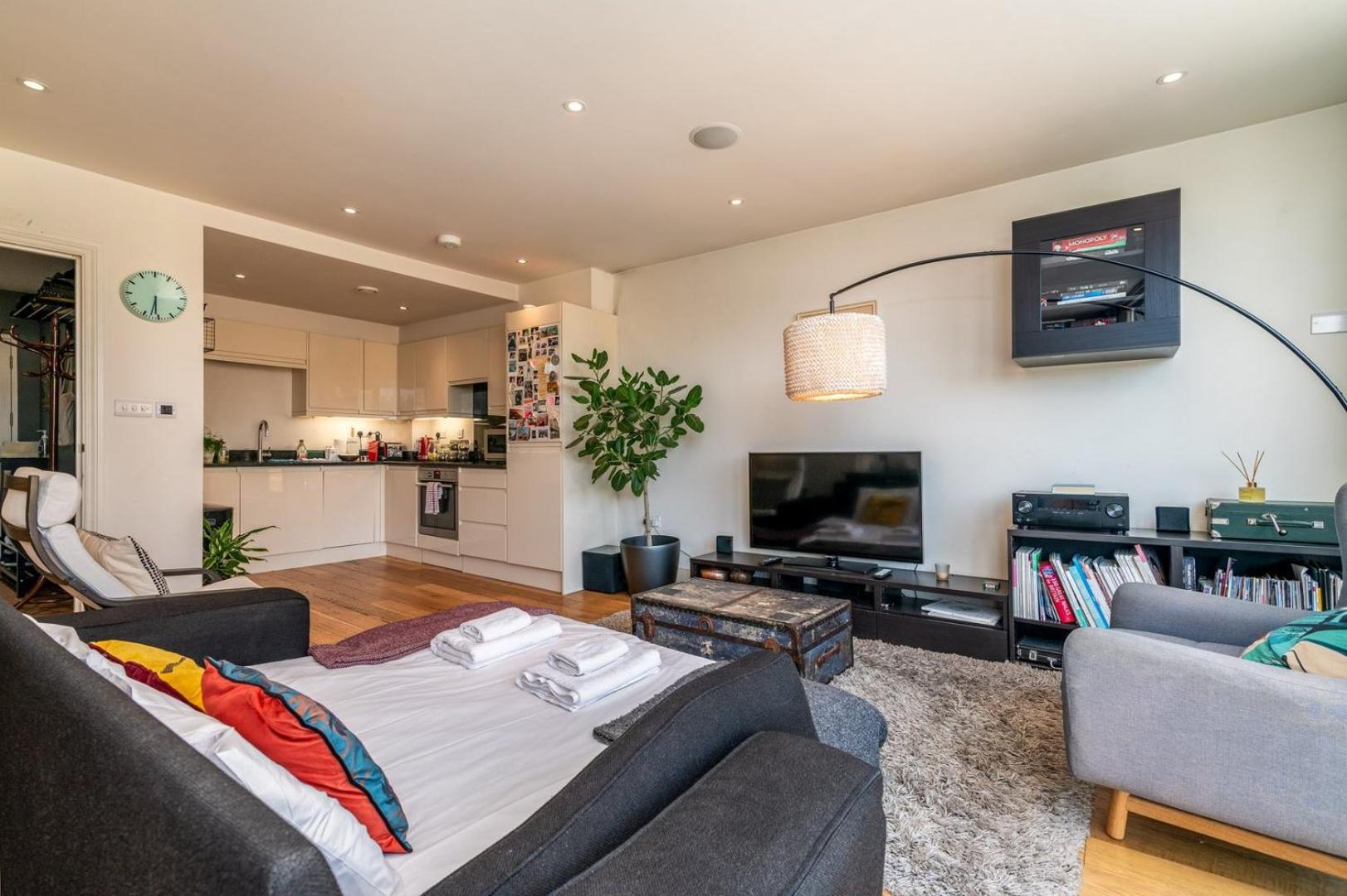 Bright & Spacious Battersea Flat Лондон Екстериор снимка