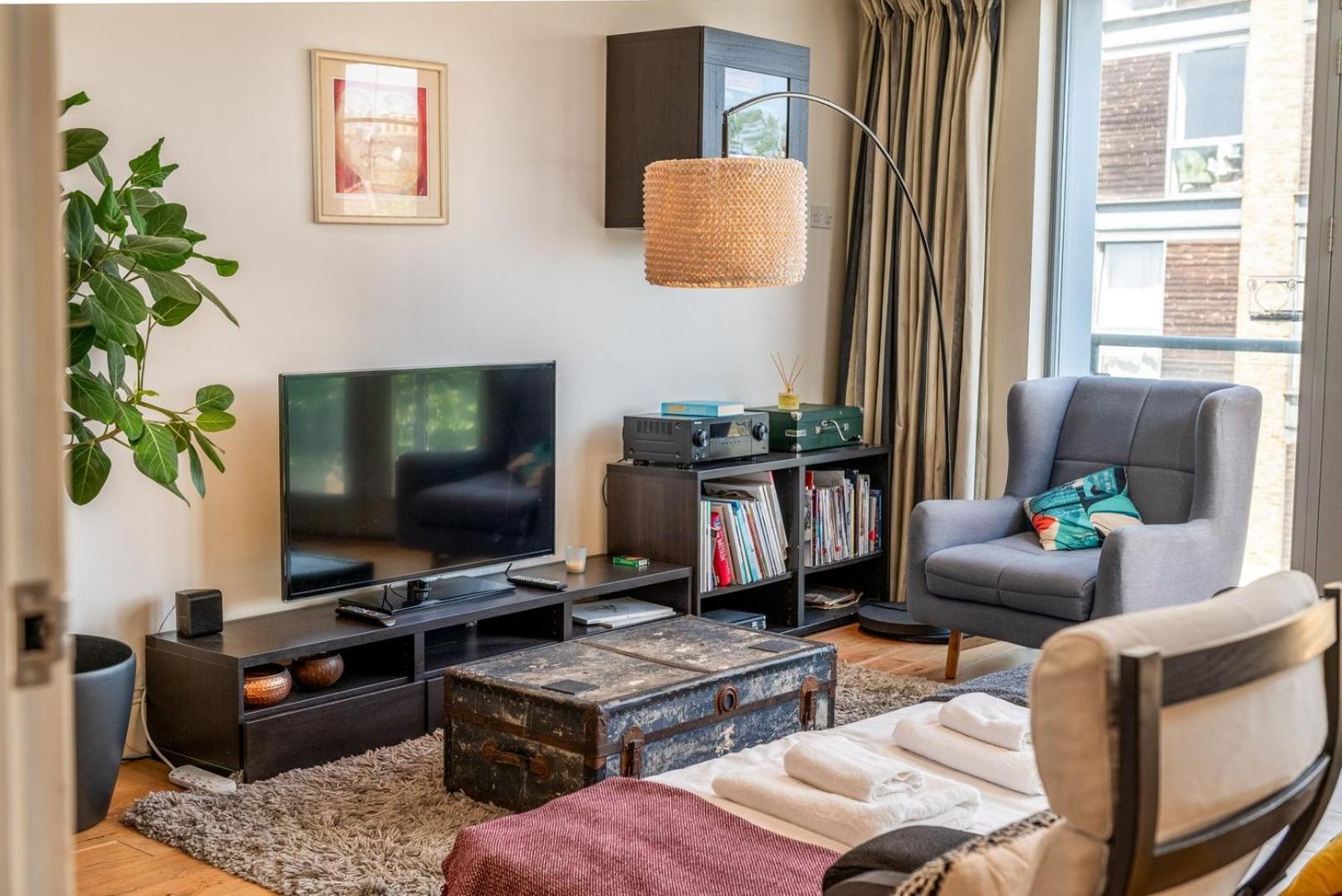 Bright & Spacious Battersea Flat Лондон Екстериор снимка