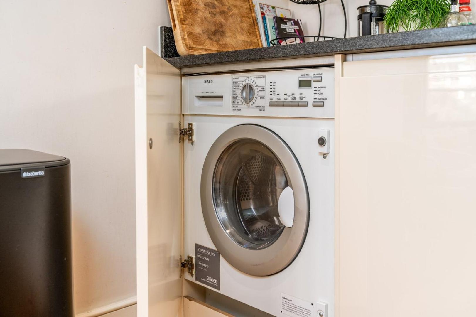 Bright & Spacious Battersea Flat Лондон Екстериор снимка