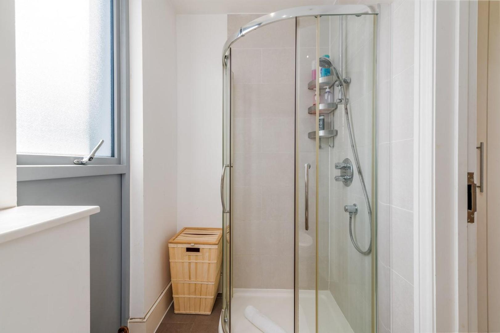 Bright & Spacious Battersea Flat Лондон Екстериор снимка