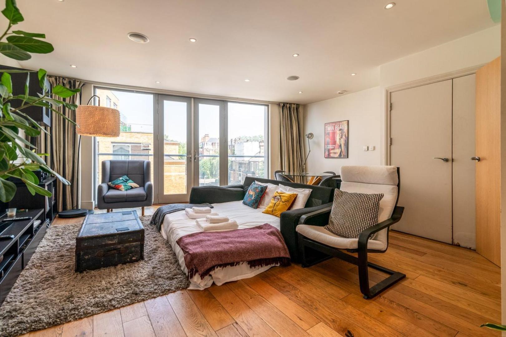 Bright & Spacious Battersea Flat Лондон Екстериор снимка