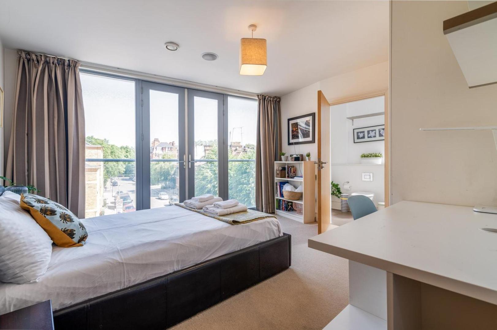 Bright & Spacious Battersea Flat Лондон Екстериор снимка