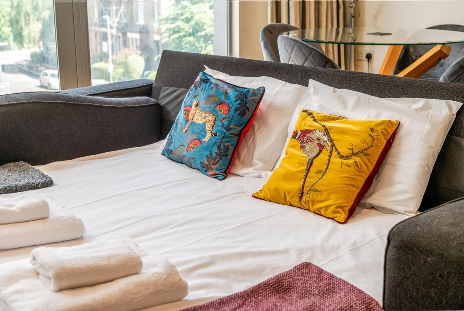 Bright & Spacious Battersea Flat Лондон Екстериор снимка