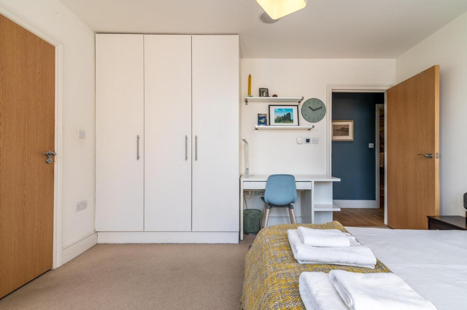 Bright & Spacious Battersea Flat Лондон Екстериор снимка